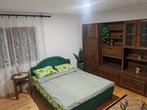 a bedroom with a bed and a dresser at Apartman Darija in Vrnjci