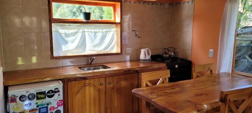 a small kitchen with a sink and a window at Cabañas Lago Guillelmo in San Carlos de Bariloche