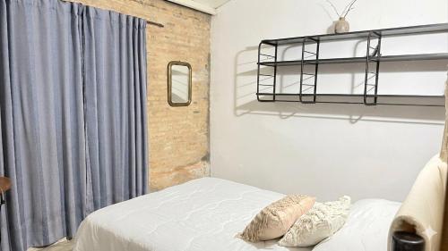 a bedroom with a white bed and a window at Studio Jael Rivera in San Antonio