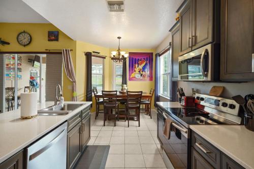 4BR Villa Private Pool and Game Room near Disney photo 6