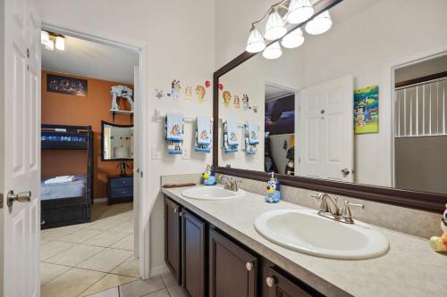 4BR Villa Private Pool and Game Room near Disney photo 31