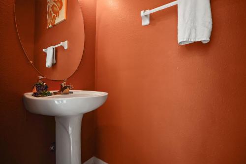 4BR Villa Private Pool and Game Room near Disney photo 32