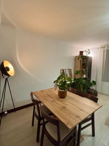 Bright apartment with balcony and parking
