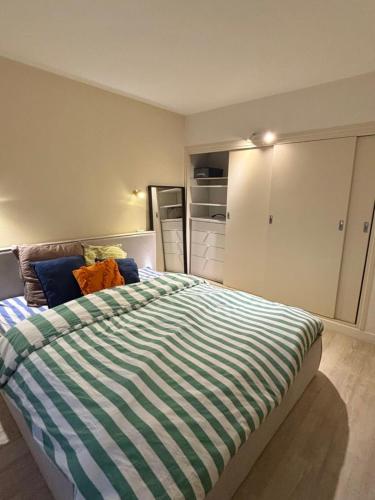 Bright apartment with balcony and parking