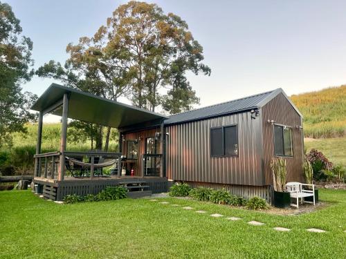 a tiny house with a gazebo at El Rancho Cabarita Beach - Highlander in Clothiers Creek