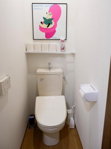 Walking distance to Osaka Castle Park Located in Osaka's residential area 3-5 minutes on foot to the station Direct access to Shinsaibashi and Tsūtenkaku 2 toilet and 2 bathrooms