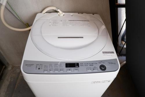Walking distance to Osaka Castle Park Located in Osaka's residential area 3-5 minutes on foot to the station Direct access to Shinsaibashi and Tsūtenkaku 2 toilet and 2 bathrooms
