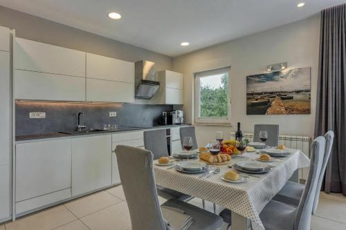 Elegant Panoramic Seaview Apartments