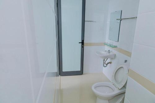 a bathroom with a toilet and a sink at Napoleon Apartment Nha Trang - Gần Biển Hòn Chồng in Nha Trang