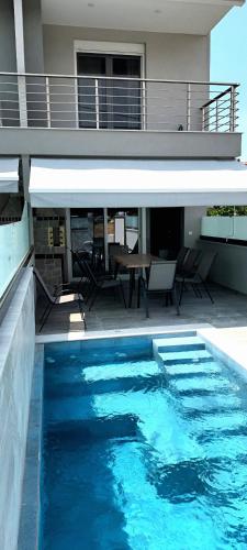 Twins house pool 2