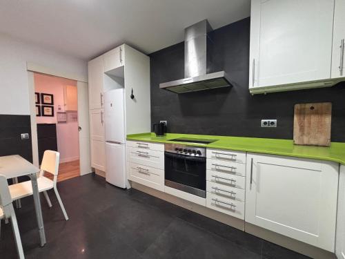 Elegant apartment for 6 beside Sagrada Familia