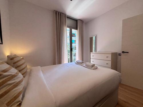 Elegant apartment for 6 beside Sagrada Familia