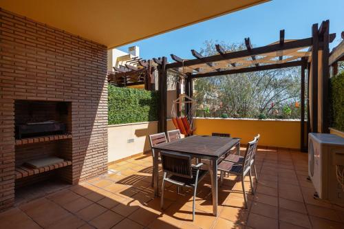 Stylish Townhouse with Pool, Vilamoura