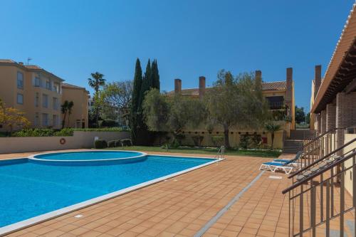 Stylish Townhouse with Pool, Vilamoura