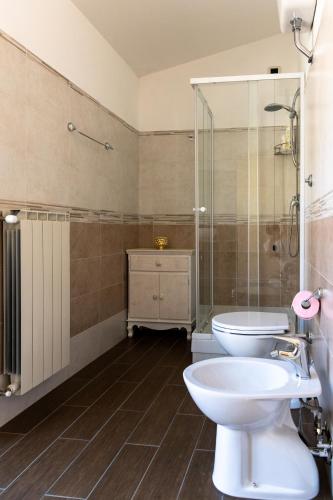 a bathroom with a toilet and a sink and a shower at B&B MALVETUM in Malvito