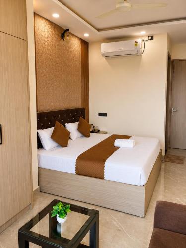 a hotel room with a bed and a table at Hotel Pratishtha in Rishīkesh