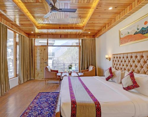 a bedroom with a large bed and a table at Bliss of Heaven in Jagatsukh