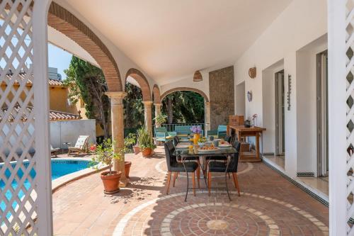 LXR Villa Monaco 6BDR Close to the sea