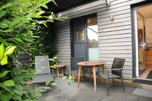 a table and chairs on a patio with a house at Ferienwohnungen Leber in Bad Neustadt an der Saale