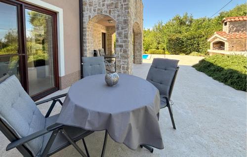 Awesome Home In Malinska