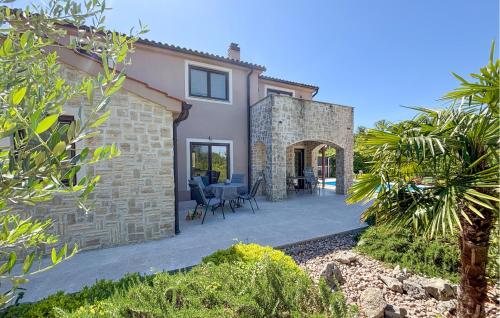 Awesome Home In Malinska
