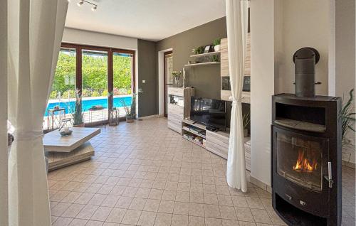 Awesome Home In Malinska