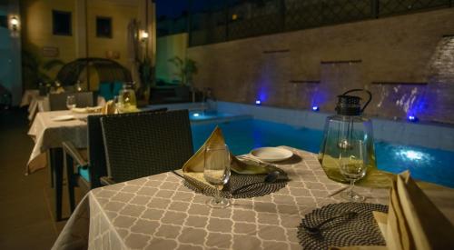 The Landmark Suites Westlands, Nairobi- Next to Westgate Mallの敷地内または近くにあるプール