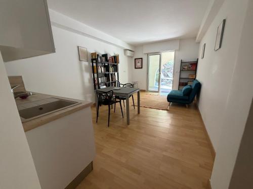 Appartement T2 dans luxueuse villa St Raphael proche des Golfs