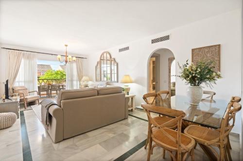 Stunning 2 bed apt in La Ola RDR548