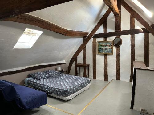 a bedroom with a bed in a attic at Coeur de Ville - Beaugency in Beaugency