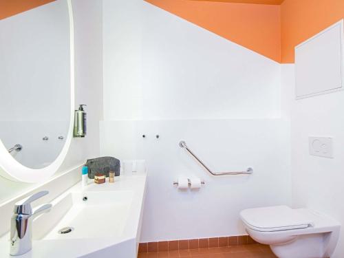 a bathroom with a toilet and a sink at ibis Styles Toulon Centre Port in Toulon