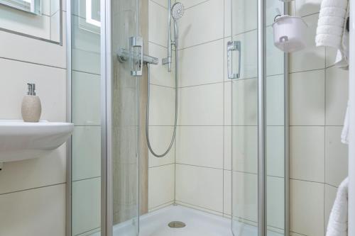 a bathroom with a shower and a sink at Auszeit am Fluss - Donau in Obernzell