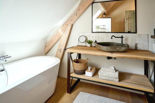 a bathroom with a sink and a bath tub at Muntershof in Zottegem