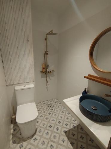 a bathroom with a toilet and a sink and a mirror at Casa Medusa fun in Cullera