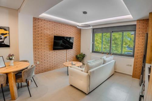 Three Bridges Urban Suite 44