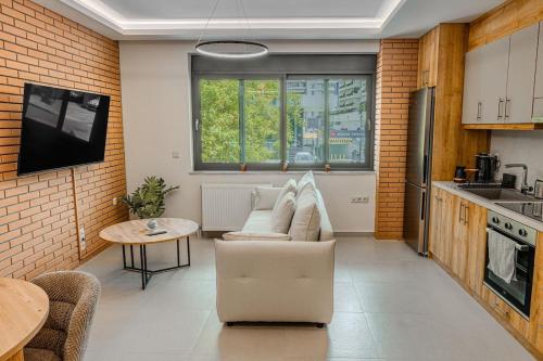 Three Bridges Urban Suite 44
