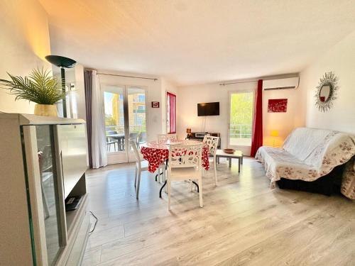 F2 avec terrasse et parking privé à Fréjus