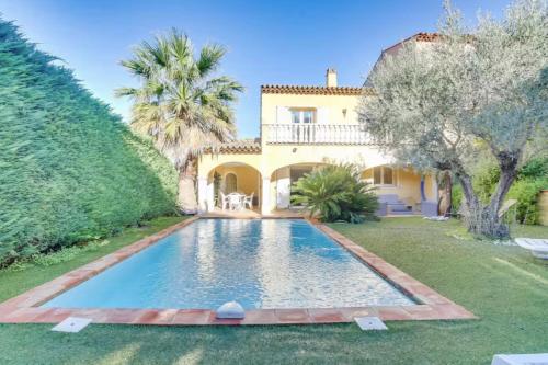 Villa with heated pool in Sainte-Maxime