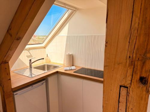 a kitchen with a sink and a window at T2 lumineux, hypercentre Angers in Angers
