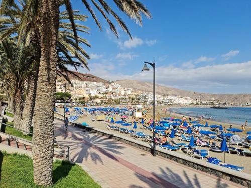 HOLIDAYS BEACH & POOL, AIRCOND, Playa de las Americas, Tenerife