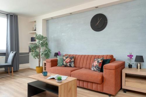 Modern Studio on Piotrkowska Street City View by Noclegi Renters