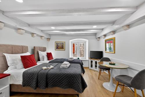 Solis Rooms Old Town