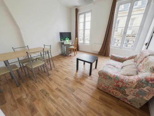 a living room with a couch and a table at Lovely Amour Hyper Centre in Caen