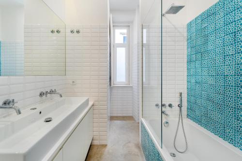 WHome Spacious Historic Lisbon Flat near Cais do Sodré