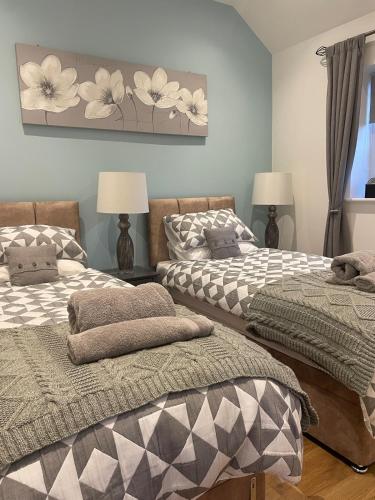 a bedroom with two beds with pillows on them at Stylish Apartment Coppcliffe Grantham in Grantham