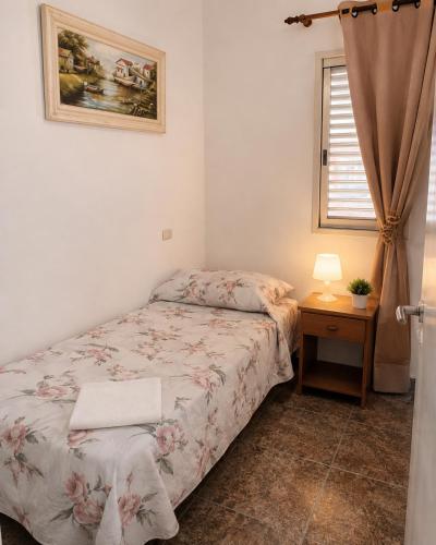 Habitación estudio con baño compartido