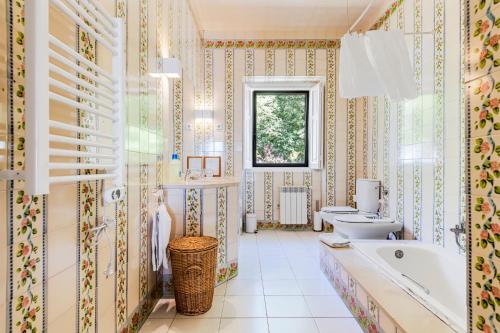 a bathroom with two toilets and a tub and a sink at Quinta da Paciencia in Sintra