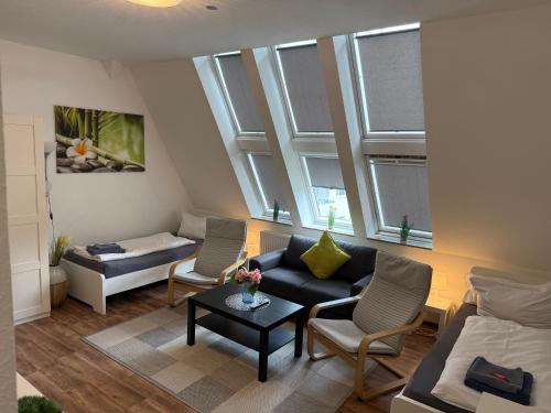 a living room with a couch and a table at CityApartment Platinum-Zentrum mit Parkplatz in Bielefeld