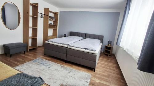 a small bedroom with a bed and a mirror at Gästehaus IWANESTAL in Eibesthal