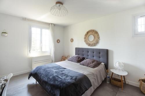 Elegant Villa with Heated Pool in Aix-en-Provence